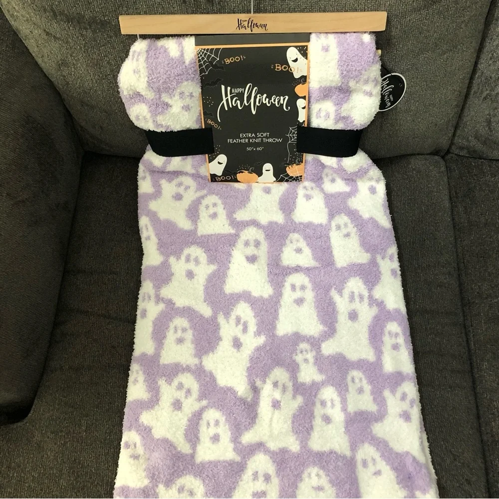 NEW NWT Happy Halloween Ghost Blanket Soft Feather Knit Throw 50x60